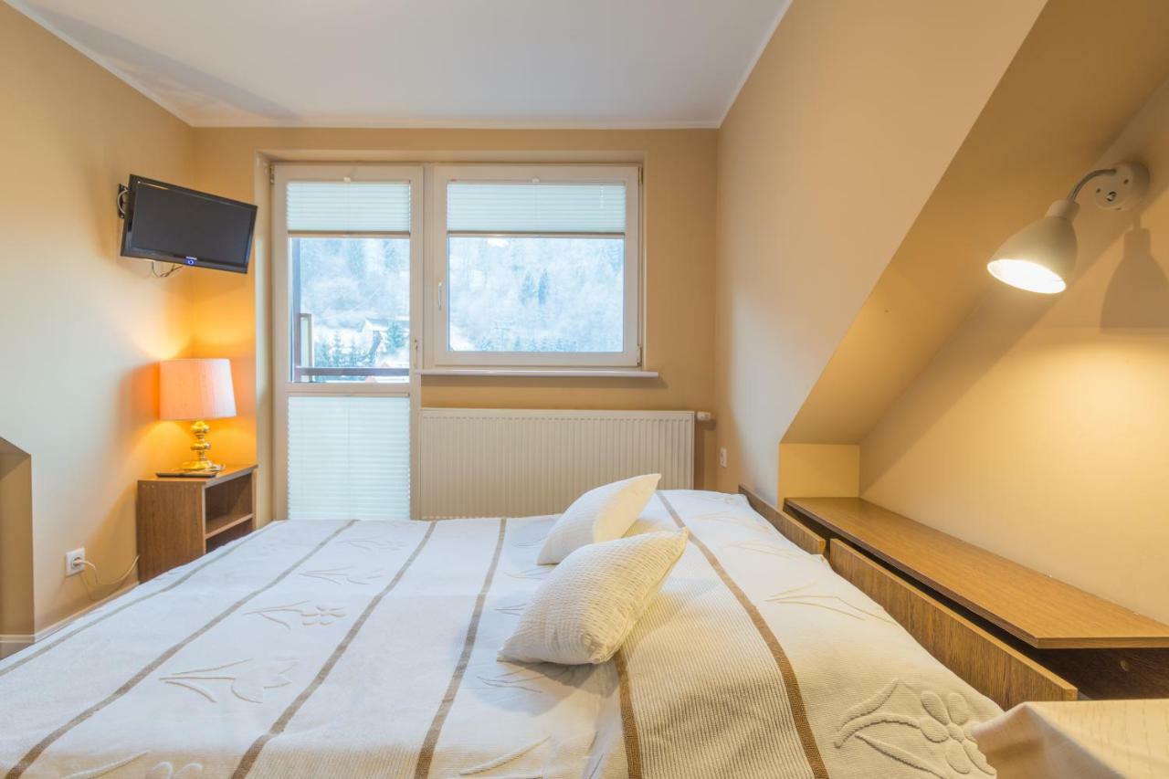 Dom "Pod Gorkami" Lägenhet Szczawnica Exteriör bild